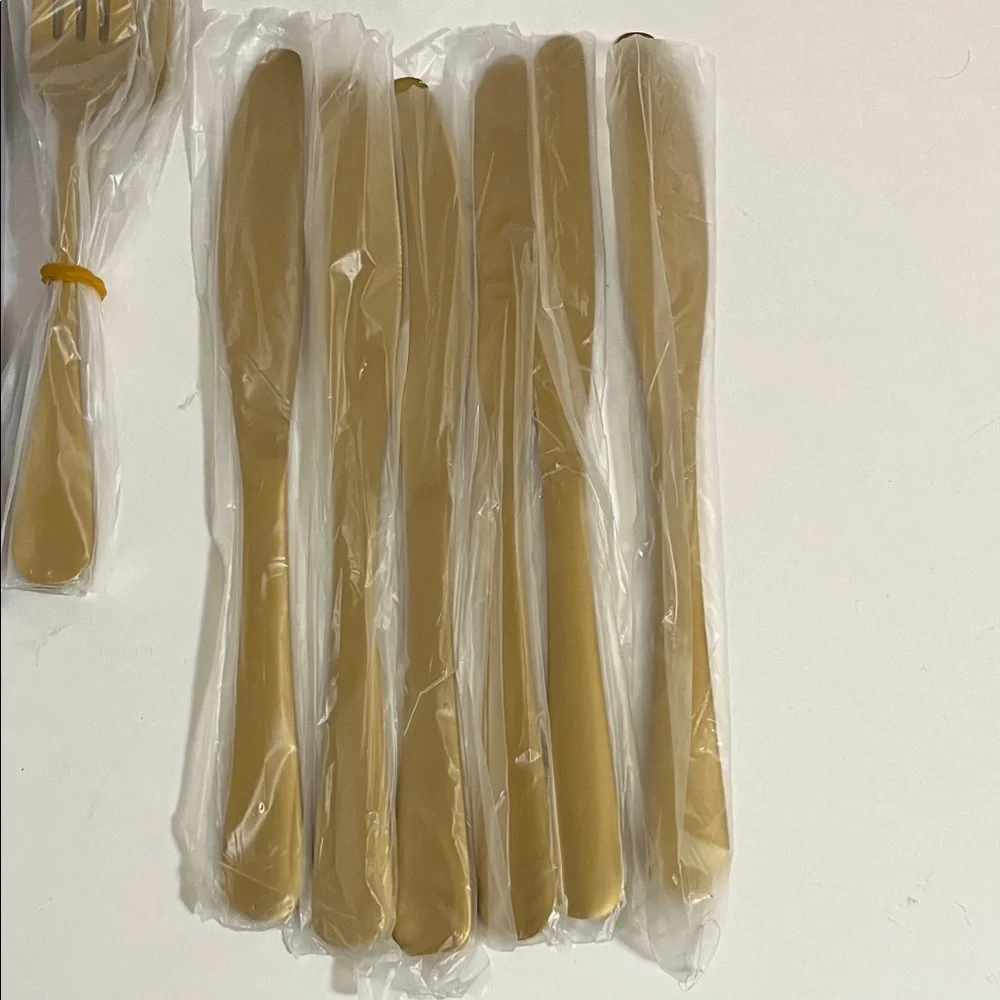 Jones New York Aurora Gold 24-piece Flatware Set Collection